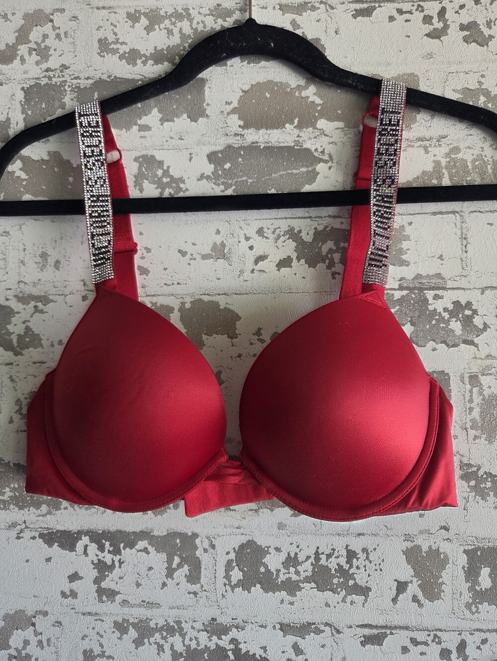 ​Victoria's Secret Very Sexy Shine Strap Push-Up Bra Red 32